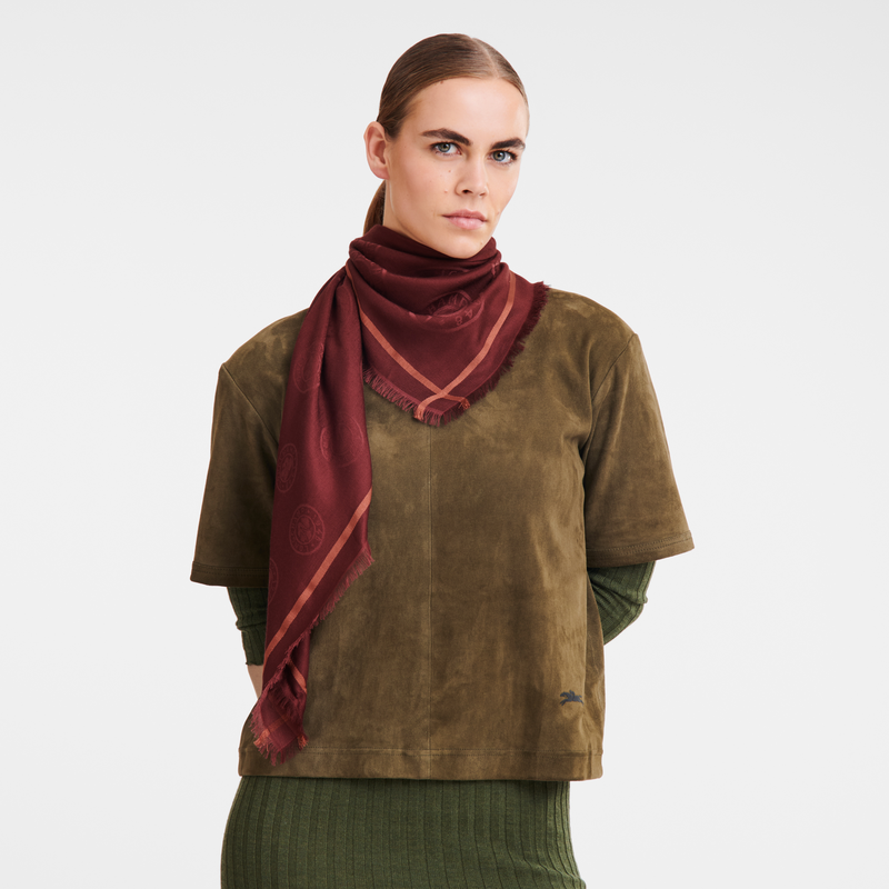 La M&eacute;daille Longchamp Shawl