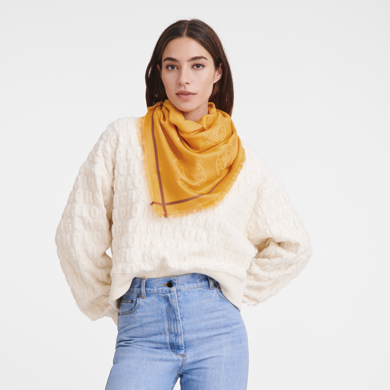 La M&eacute;daille Longchamp Shawl