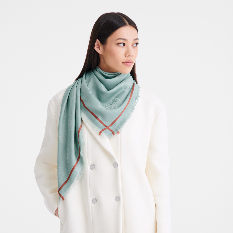 La M&eacute;daille Longchamp Shawl