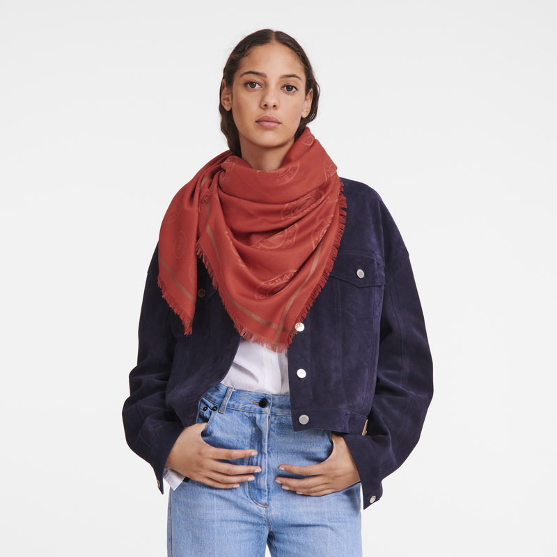 La M&eacute;daille Longchamp Shawl