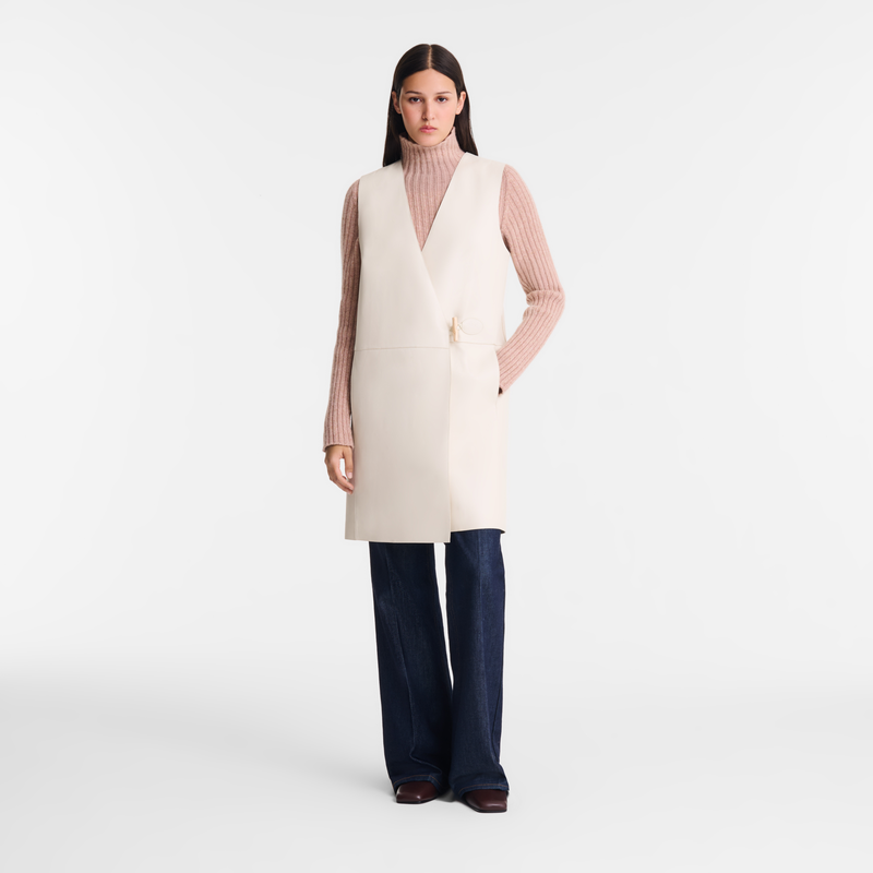 Sleeveless jacket